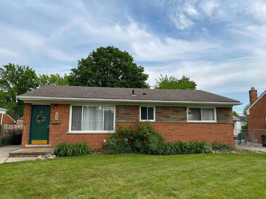 Cozy Bungalow In Madison Heights Dış mekan fotoğraf